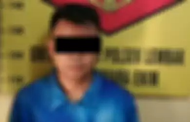 Tersangka Mar alias Dion (27) yang merupakan salah satu oknum guru olahraga yang juga merupakan warga Dusun IV Desa Pangkul Kecamatan Cambai Kota Prabumulih yang diduga telah mencabuli beberapa siswi di SDN 2 Lembak.