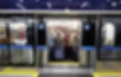 Warga menaiki kereta Moda Raya Terpadu (MRT) Ratangga di Stasiun MRT Bundaran HI, Jakarta, Minggu (24/3/2019). MRT Jakarta Fase 1 rute Bundaran HI - Lebak Bulus  diresmikan oleh Presiden Jokowi.  KOMPAS/RIZA FATHONI (RZF) 24-03-2019