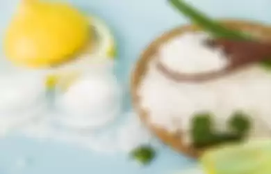 Coba letakkan irisan lemon yang dicampur dengan garam di atas meja untuk rasakan manfaat ini. 