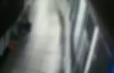 Dua Sejoli Terciduk CCTV Melakukan Tindakan Tak Senonoh di Jembatan Penyebrangan