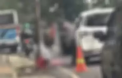 Video viral ibu dorong anaknya dari mobil