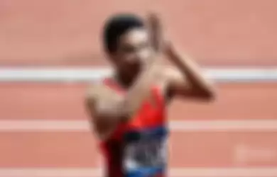 Ekspresi pelari Indonesia Lalu Muhammad Zohri usai tampil pada babak final Lari 100 meter Putra Asian Games ke-18 Tahun 2018 di Stadion Utama Gelora Bung Karno Senayan, Jakarta, Minggu (26/8/2018). Zohri gagal meraih medali dan hanya mampu finish di posisi ketujuh dengan catatan waktu 10,20 detik. 