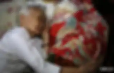 Fakta Memilukan di Balik Seorang Wanita 94 Tahun yang Memegang Baju Tentara Jepang Setiap Menjelang Tidur
