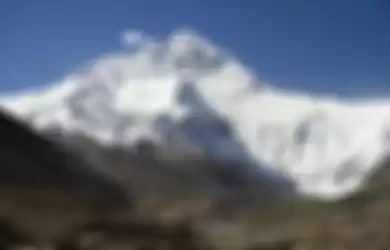 Gunung Everest yang ada di Pegunungan Himalaya, Nepal.