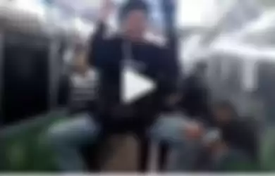 Viral video kelakuan pengguna KRL yang bikin netizen gerah