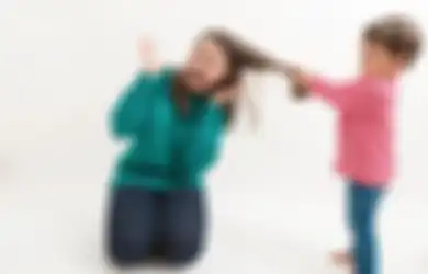 Ingat! Jangan Pernah Diam Jika Anak Memukuli Orang Tuanya karena Kesal
