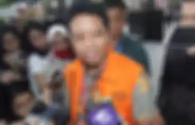 Tersangka kasus dugaan suap terkait seleksi pengisian jabatan di Kementerian Agama, Romahurmuziy menjawab pertanyaan wartawan sebelum menjalani pemeriksaan di Gedung KPK, Jakarta, Jumat (22/3/2019). Romahurmuziy diperiksa perdana sebagai tersangka terkait kasus kasus tersebut.