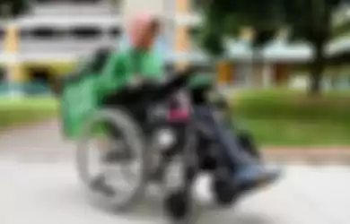 Kisah wanita GrabFood antar pesanan dengan kursi roda