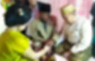 Prosesi akad nikah Kakek Tajuddin dengan Andi Fitri