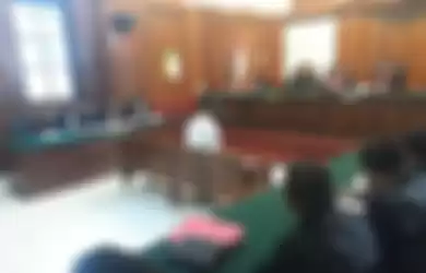 Terdakwa Ahmad Dhani dalam sidang tuntutan kasus Vlog Idiot di PN Surabaya, Selasa (23/4/2019)