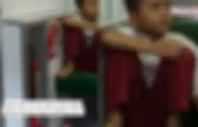 Kisah Karim Maullah, Anak SD yang Berangkat Sekolah Jam 3 Pagi Naik KRL dan Tak Punya Sepatu