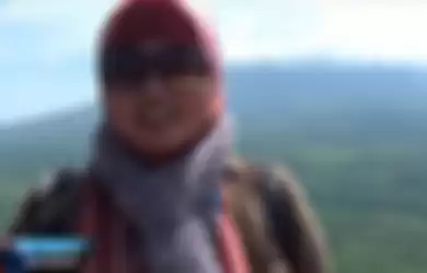  Erika Susanti Wabura mendatangi Gunung Wayang di Desa Sumberwuluh, Lumajang, Jawa Timur.  Caleg Golkar dari daerah pemilihan Lumajang dan Jember ini sengaja mendatangi kawasan wisata karena ingin mencari ketenangan. 