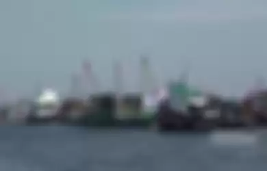 Video penenggelaman kapal asing pencuri ikan oleh Menteri Susipudjiastuti