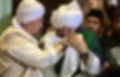 Sehelai Rambut Peninggalan Nabi Muhammad Dijaga 100 Pasukan Khusus dan Dikawal 7 Pesawat Tempur