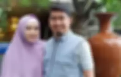  Ustaz Solmed dan April Jasmine