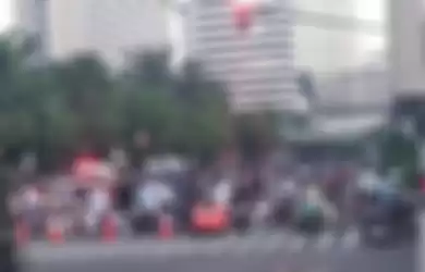 Video yang merekam suasana aksi massa saat mereka mengakhiri aksinya, Jumat (24/5/2019)