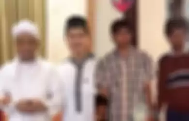 Alvin Faiz unggah foto masa muda ustaz Arifin Ilham. 