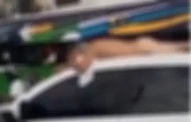 Gara-gara Selingkuh, Pria Ini Dihukum Berbaring Tanpa Busana di Atas Mobil yang Melaju di Jalanan Umum oleh Istrinya