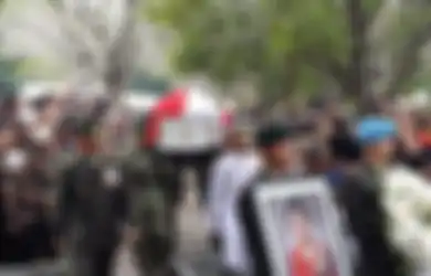 Jokowi di Pemakaman Ani Yudhoyono: Flamboyan Telah Pergi, Namun Akan Tetap Hidup di Hati Kita Semua