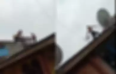 Sebuah video viral di media sosial Instagram memperlihatkan seorang laki-laki tanpa mengenakan baju berlari di atap rumah warga. 