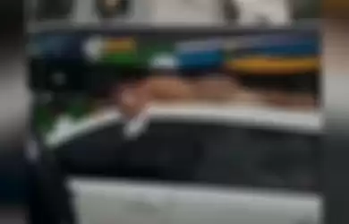  Suar.ID - Seorang pria di Kolombia baru-baru ini menjadi bahan tertawaan warganet setelah ditelanjangi dan diarak di atap mobil.