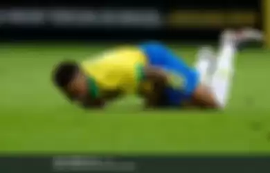 Neymar mengalami cedera saat membela Brasil dalam laga persahabatan melawan Qatar di Stadion Mane Garrincha, 5 Juni 2019.
