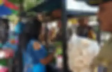 Warung di kawasan Jalan Raya Wiguna Timur, Surabaya yang viral karena menjual seporsi rujak cingur dengan harga Rp 60 ribu.