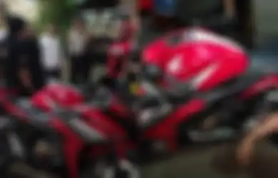Pencuri Ini Memang Berhasil Curi Yamaha Mio, Tapi Malah Tinggalkan Honda CBR150R yang Dibawanya