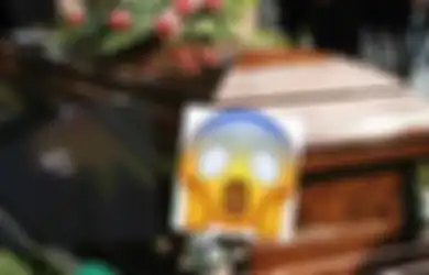 Sedang Melayat, Pria Ini Terkejut Mendapati Panggilan dari Nomor Jenazahnya, Padahal Ponselnya di Dalam Peti Mati