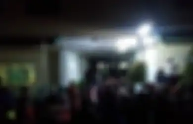 Viral, Foto Para Orang Tua Hingga Bermalam di Sekolah Demi Daftarkan Anaknya di SMPN 1 Tawangmangu