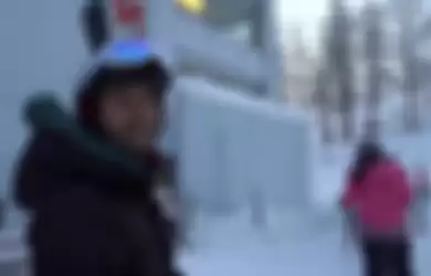 Raffi Ahmad pas main salju di Jepang