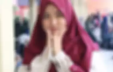 Hijab warna maroon