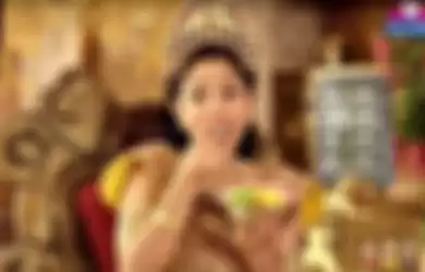 Saphira Indah (Youtube) saat membintabgi iklan es krim
