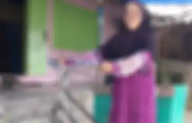 Penuhi Wasiat Ayah, Penjual Kerupuk Ini Akhirnya Bisa Naik Haji Setelah Kumpulkan Uang Selama 28 Tahun