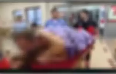 Capture video pasangan gancet yang viral di media sosial
