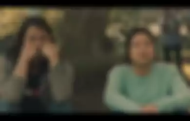 Jason Ranti dan Danilla Riyadi dalam film 'Koboy Kampus' karya Pidi Baiq