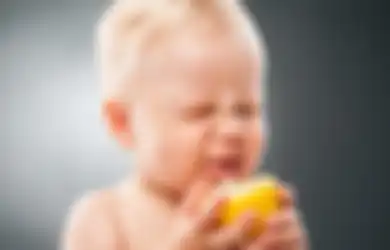 Pernah Ngaca Saat Makan Lemon? Inilah Alasan Kenapa Wajah Kita Mengernyit Saat Makan Asam