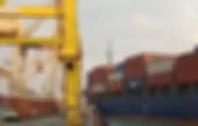 Sebuah kapal kargo pengangkut peti kemas atau container ship, menabrak dermaga TPKS (Terminal Peti Kemas Semarang), Minggu 14 Juli 2019. 