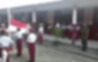 Upacara bendera di sekolah, selalu diadakan ketika hari pertama masuk