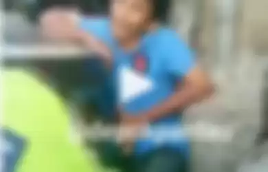 Viral Video Seorang Pria Paruh Baya Menjadi Korban