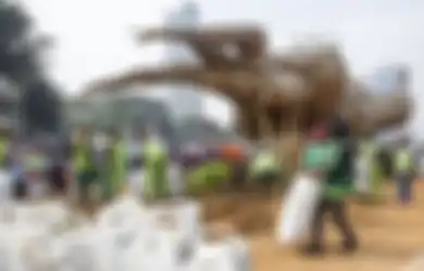 Seniman Getih Getah Sebut Bahwa Polusi Udara Jakarta Bikin Karyanya Cepat Rapuh