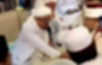 Habib Rizieq menikahkan putrinya di tanah suci