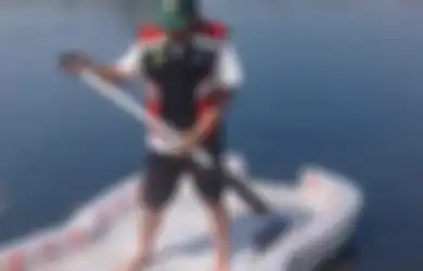 Pria Ini Sulap Ribuan Sampah Botol Plastik Jadi Perahu dan Kursi dari Kembangkan Ekobrik, Apa Itu?