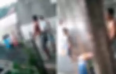 Video penangkapan ular sanca oleh warga di Rawa Binong, Lubang Buaya Jakarta Timur, Rabu (24/7/2019) 