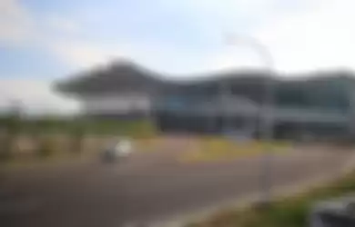 Suasana Bandara Internasional Jawa Barat (BIJB) Kertajati yang lengang di Majalengka, Jawa Barat, Sabtu (15/6/2019). PT BIJB menyatakan pemindahan 12 rute penerbangan dari Bandara Internasional Husein Sastranegara Bandung ke Bandara Internasional Jawa Barat (BIJB) yang seharusnya pada tanggal 15 Juni 2019 dibatalkan karena adanya masalah administrasi
