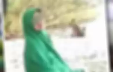 Ingin Tepis Mitos Nyi Roro Kidul, Wanita Ini Gunakan Pakaian Serba Hijau ke Pantai Selatan, Begini Videonya!