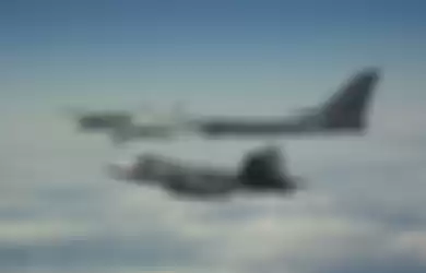 Tu-95 Bear ketika diintersep oleh jet tempur tercanggih AS, F-22 Raptor