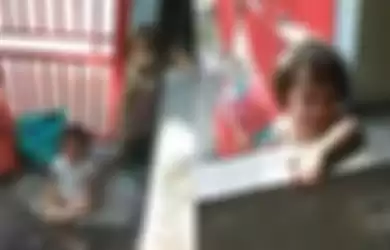 Miris! Viral Video 2 Anak Balita Ini Nangis Kejer di Pinggir Jalan Sambil Memanggil Sang Ibu, Begini Nasibnya!