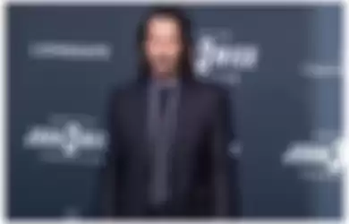 Berubah Drastis, Keanu Reeves Nyaris Tak Dikenali dengan Brewok Lebat dan Rambut Mohawk!