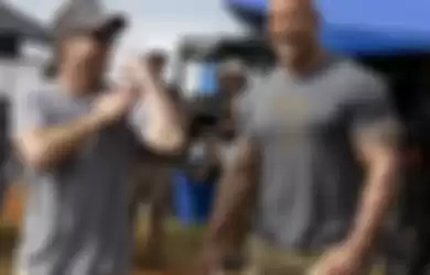 (from left) Director David Leitch and Dwayne Johnson on the set of Fast & Furious Presents: Hobbs & Shaw.